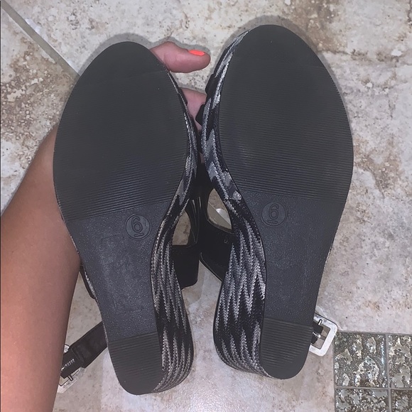 Charlotte Russe Chevron Pattern Wedges - Picture 4 of 8